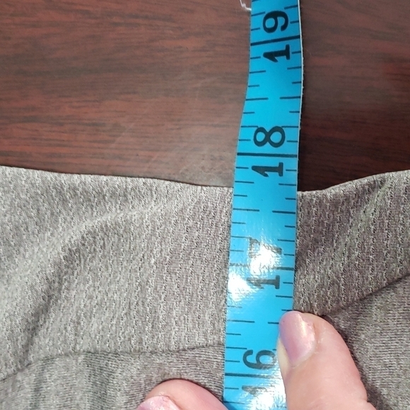 Fila Short Sleeve V Neck Wicking Fitted Tee M VGUC - Picture 10 of 12